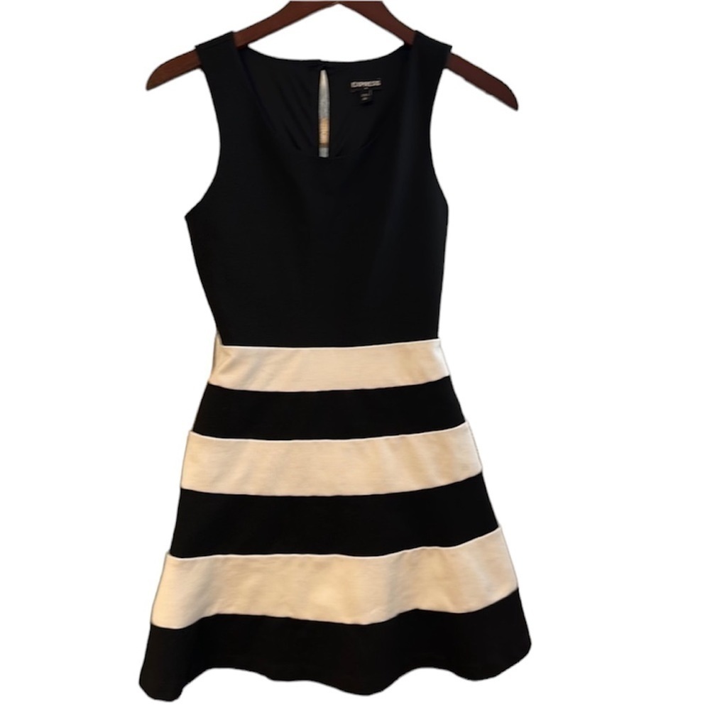 Express black and white swing dress size xm. Striped. Opening in back.